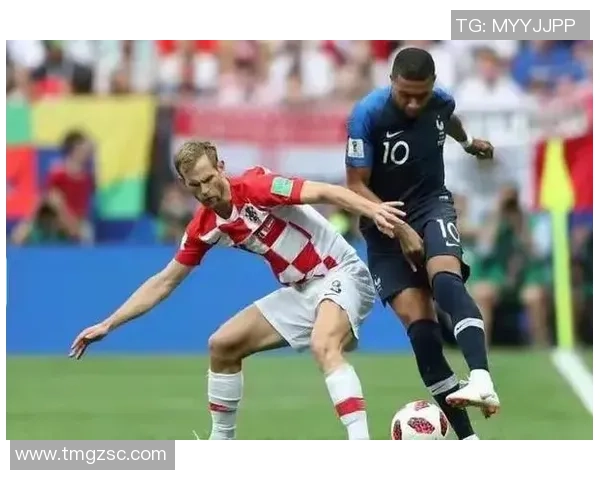 足球大逃杀：在绿茵场上展开的生死对决与团队智慧的较量